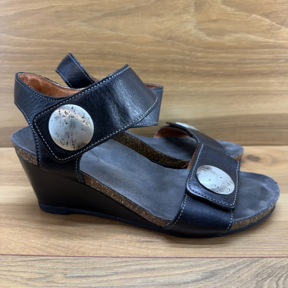 TAOS Carousel Wedge Sandals 5.5 EU 36 Black Leather Walk Travel Casual
